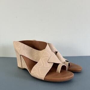 Gentle Souls by Kenneth Cole Inna Sandals Snake Print Nude Comfort Wedge Size 10